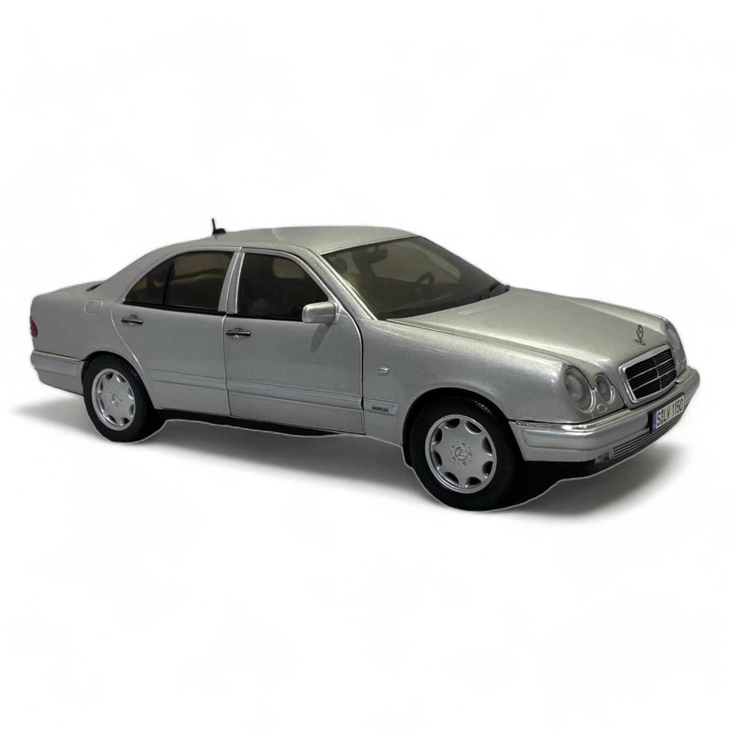 1/18 Sun Star Mercedes benz E 320 SILVER Model Car