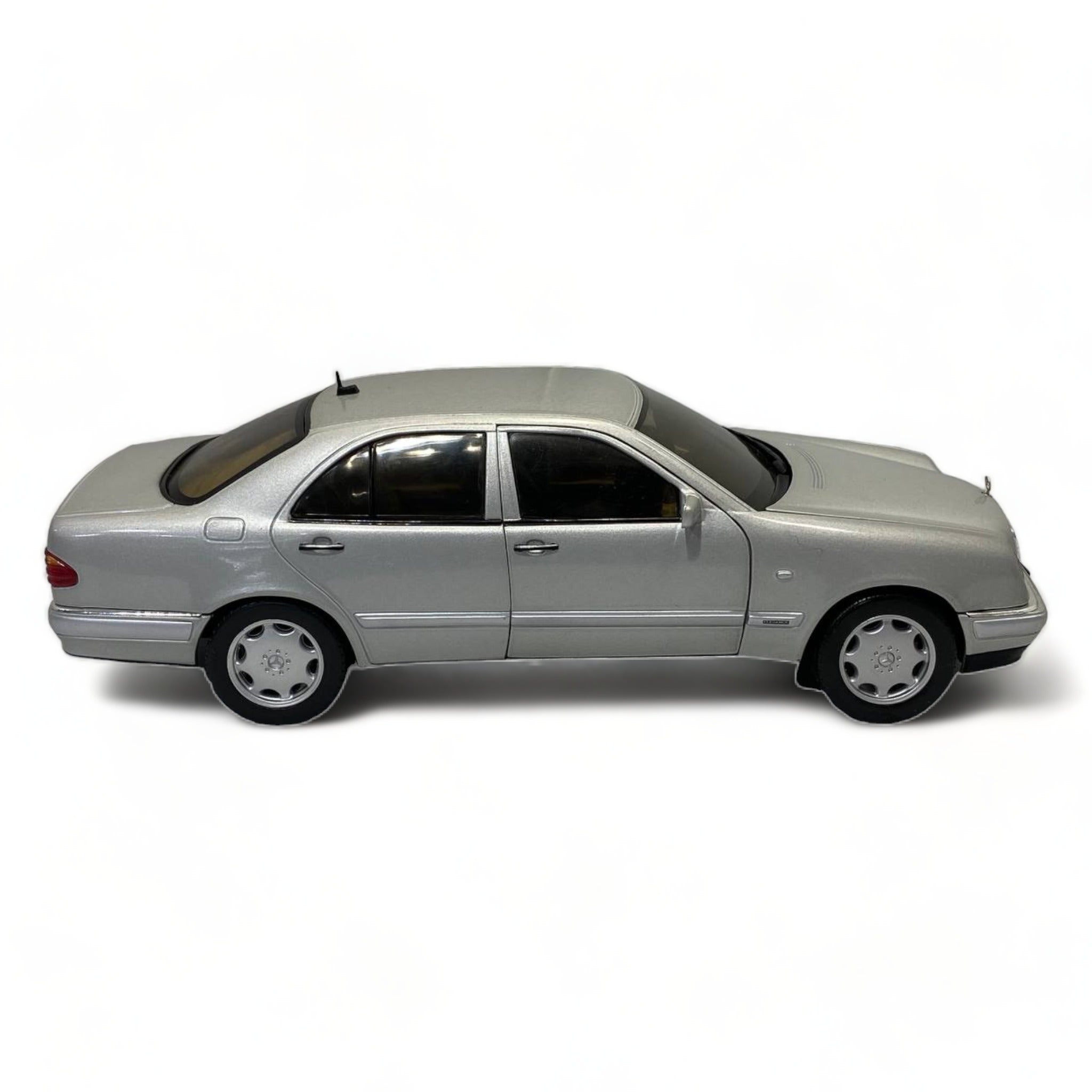 Amazon | Sun Star 1/18 Mercedes Benz E320 2001 Desert Silver