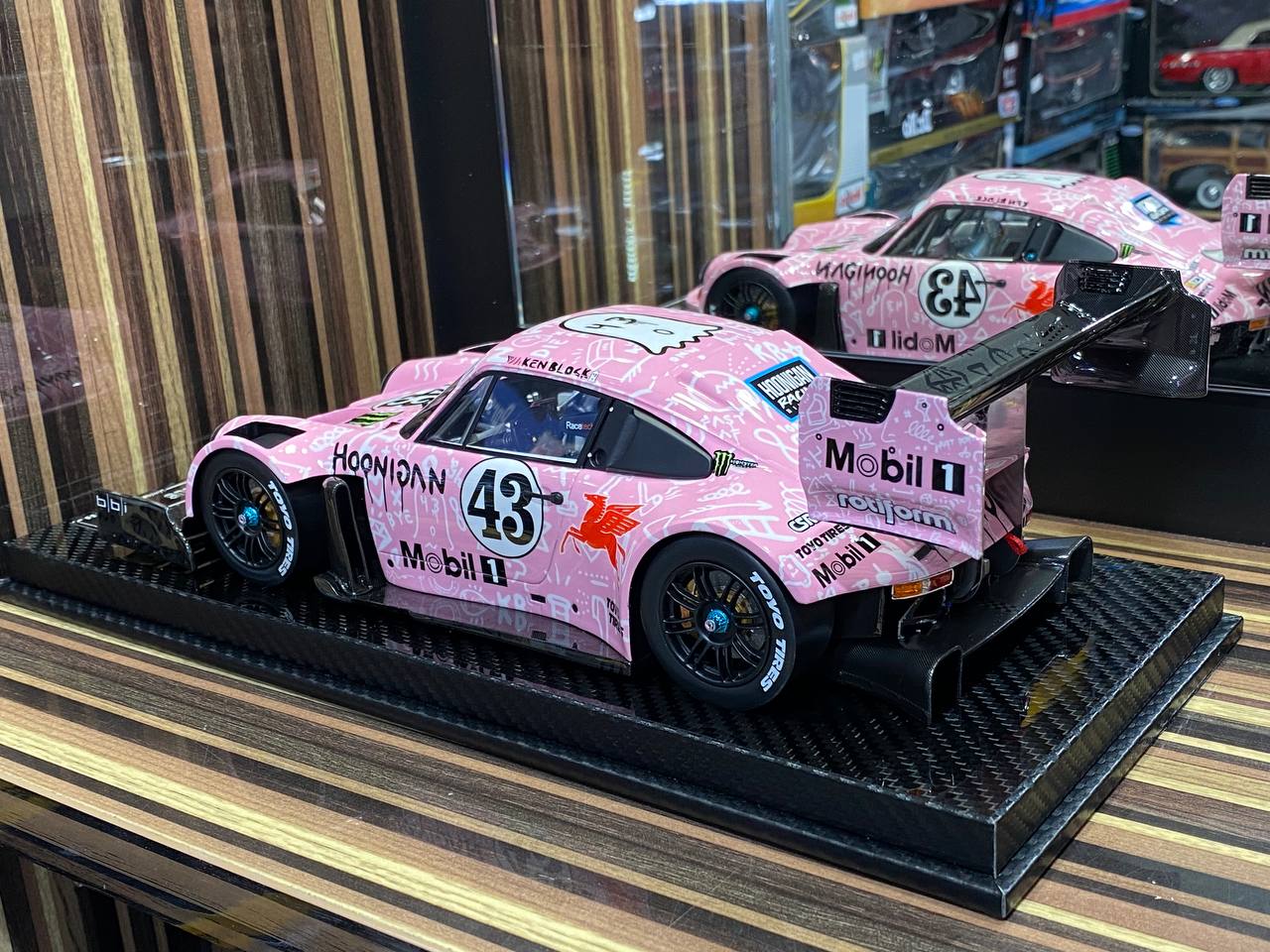 1/18 VIP Models - Porsche HOONPIGASUS (PINK) Scale Model Cars