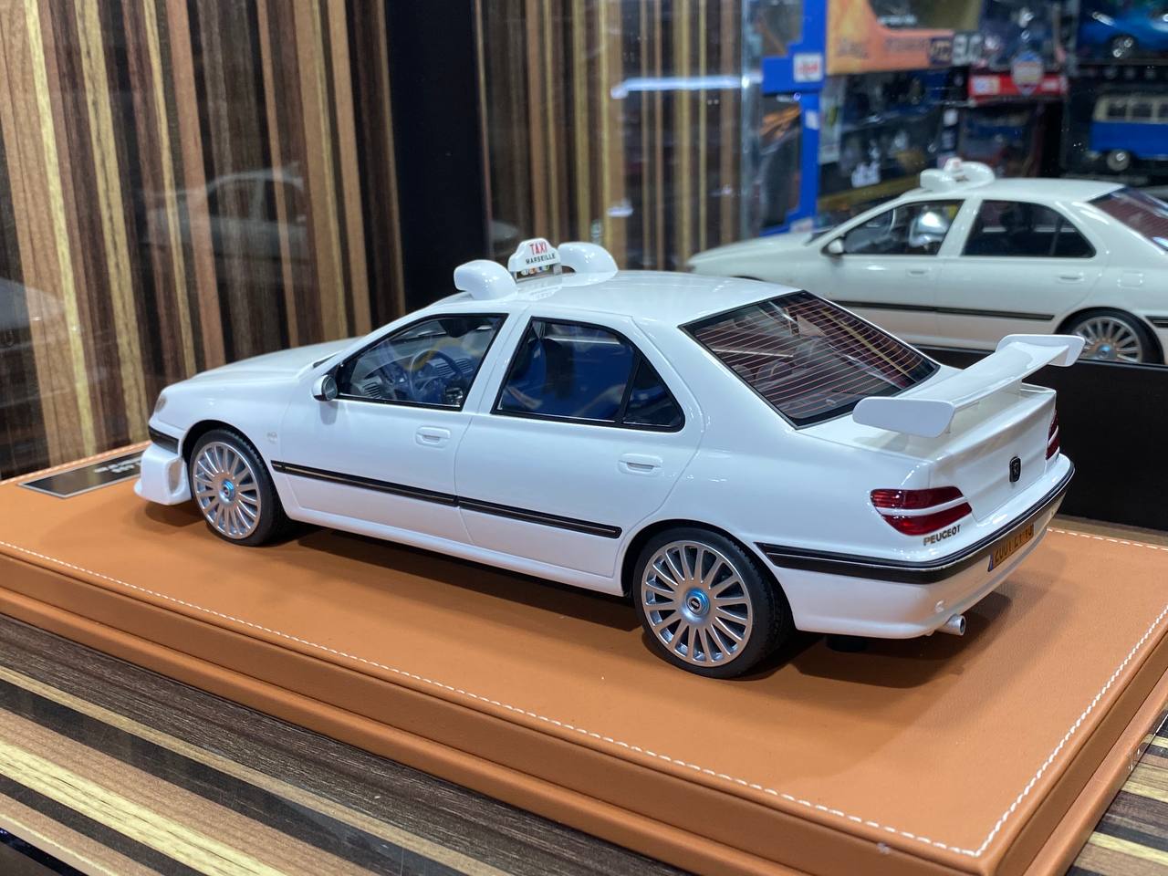 Peugeot TAXI ミニカー ホワイト HEY TAXI! OttOmobile 1:12 Peugeot 406 Taxi 1998 • DiecastSociety.com