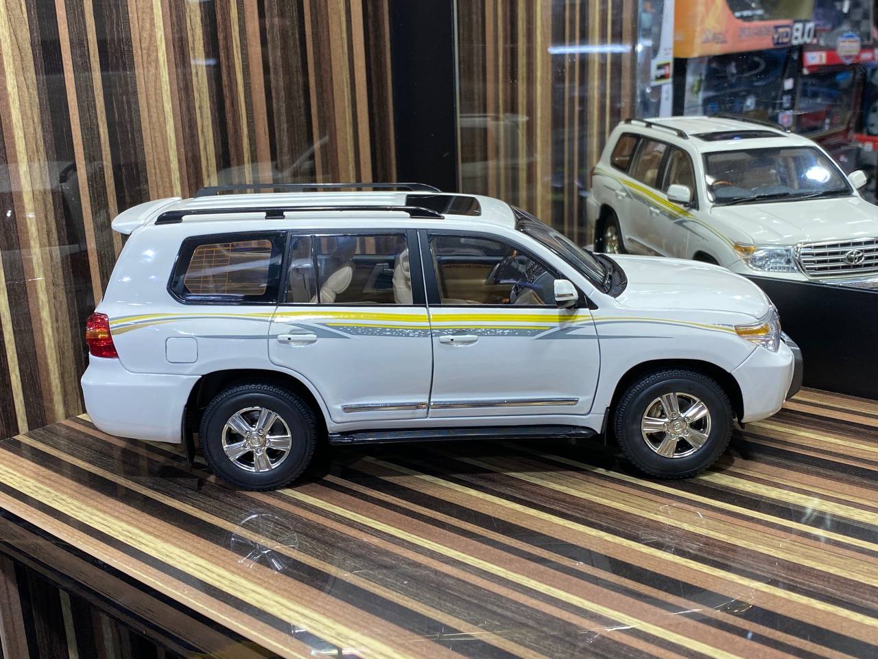 1/18 Diecast FAW TOYS Toyota Land Cruiser 200 - White Model Car
