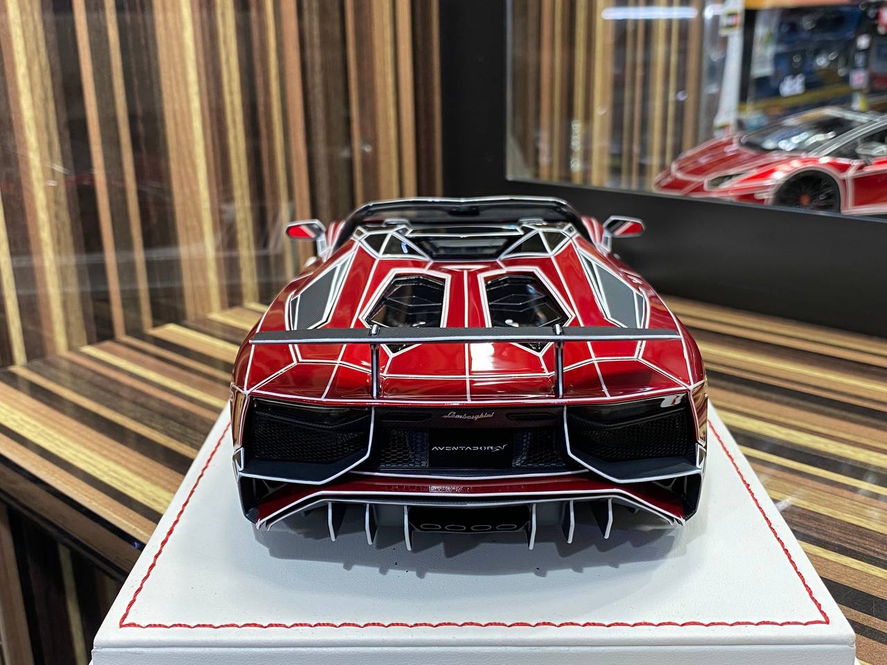 1/18 Davis & Giovanni  Lamborghini Aventador SVJ LP 750-4 Roadster - Chrome Red/White TRON