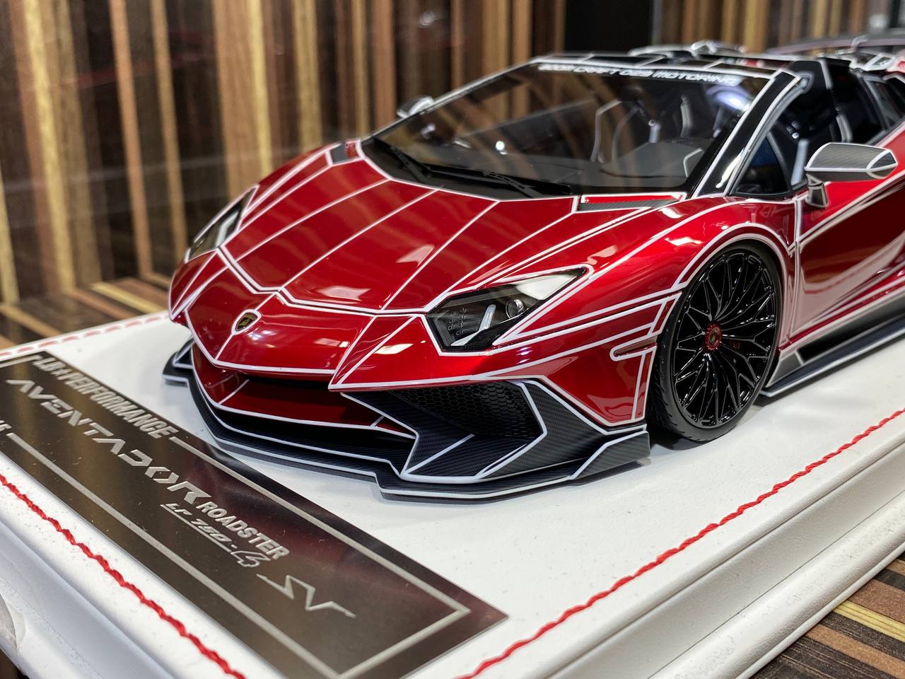 1/18 Davis & Giovanni  Lamborghini Aventador SVJ LP 750-4 Roadster - Chrome Red/White TRON