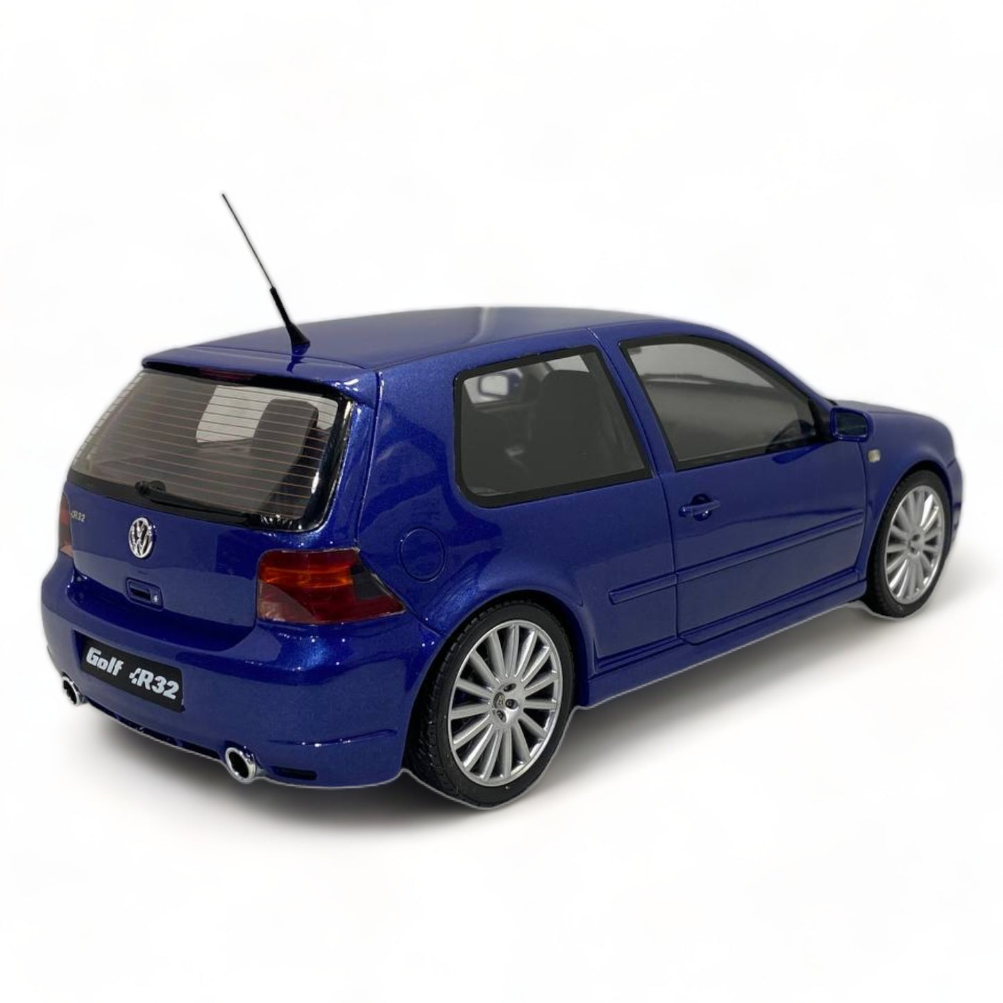 1/18 Resin OTTO Volkswagen Golf R32 - Blue Miniature Car