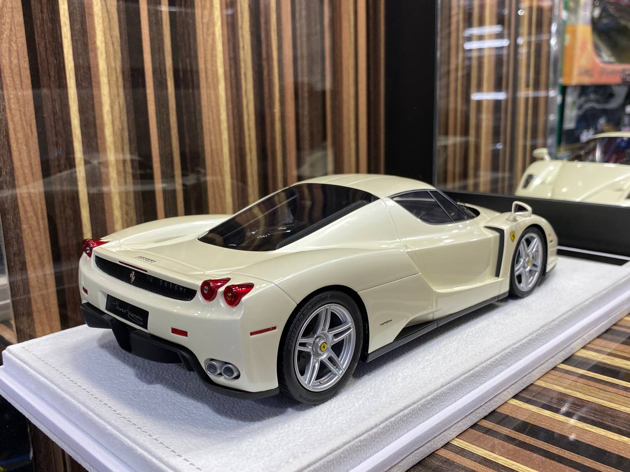 GAVIN Ferrari Enzo - White (1/18 Resin Model)|Sold in Dturman.com Dubai UAE.