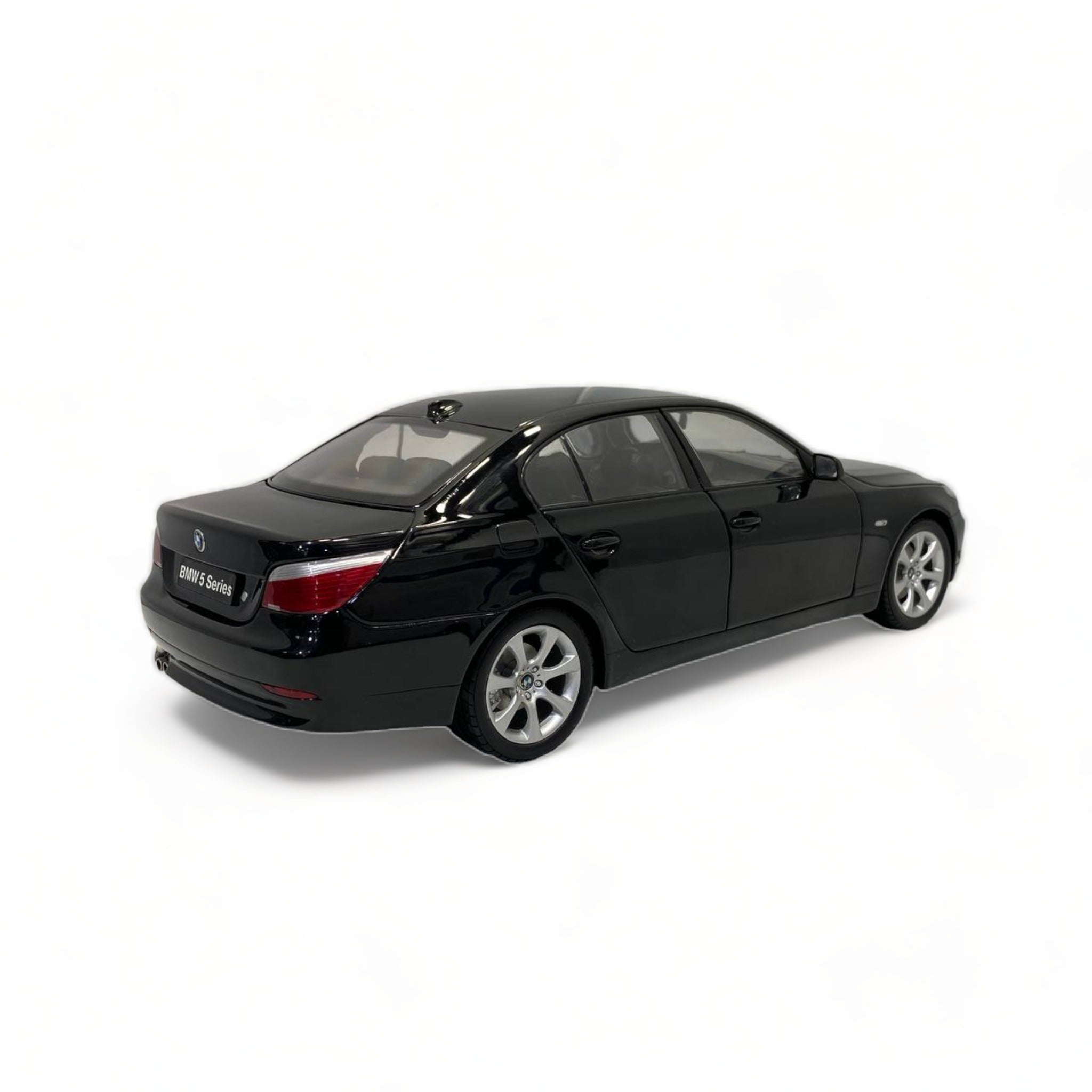 AUTOart ボルボ 850R セダン 1/18 AUTOart 1:18 Volvo 850 R Sedan in Black Material: Diecast