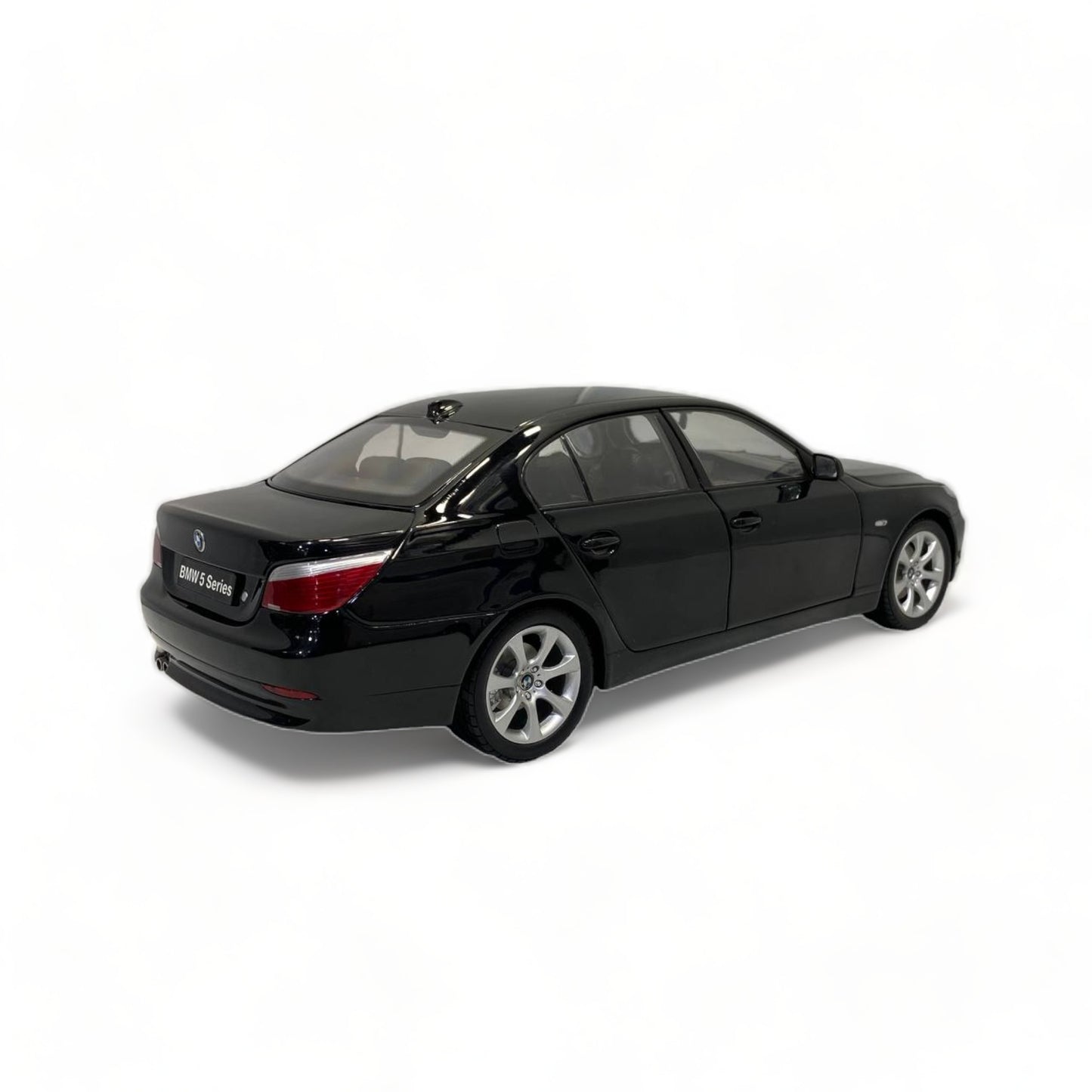Autoart Volvo 850R Sedan - Black (1996, 1/18 Scale)