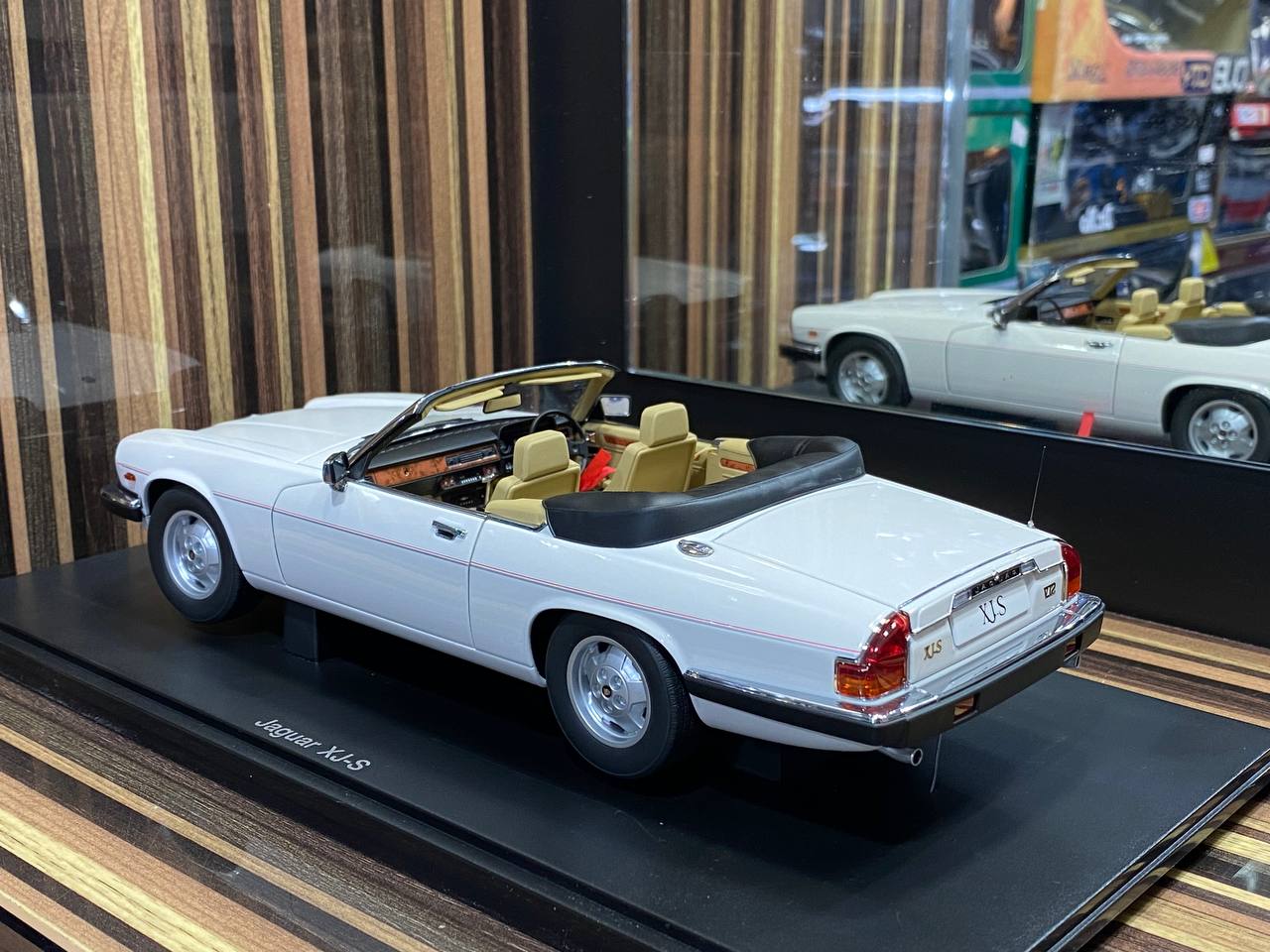 Autoart Jaguar XJ-S Coupe - White (1/18 Scale) Model Car – dturman.com