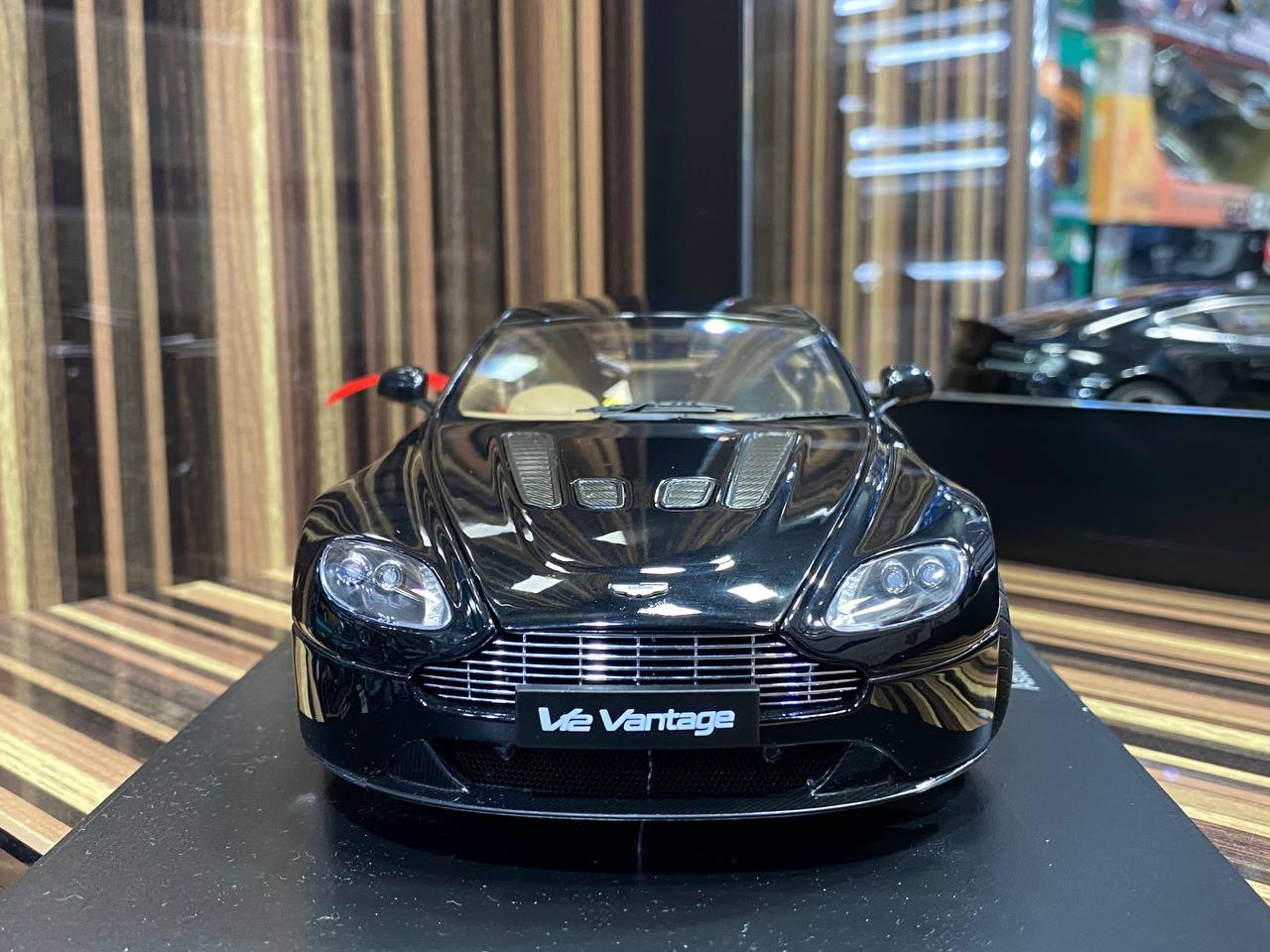 Aston Martin V12 Vantage 1/18黒 AmiAmi [Character & Hobby Shop