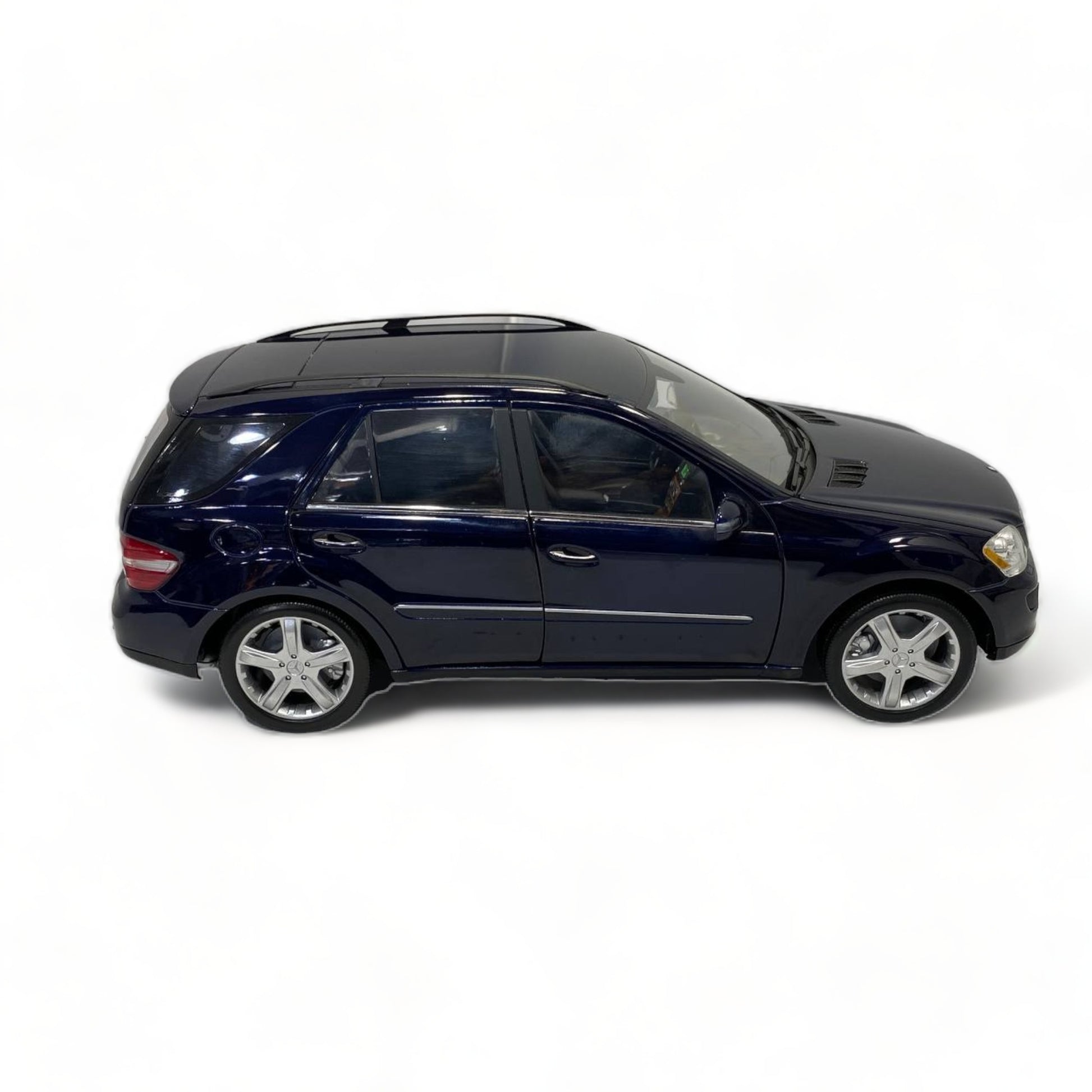 Minichamps Mercedes-Benz M-Class - Blue (1/18 Scale)|Sold in Dturman.com Dubai UAE.