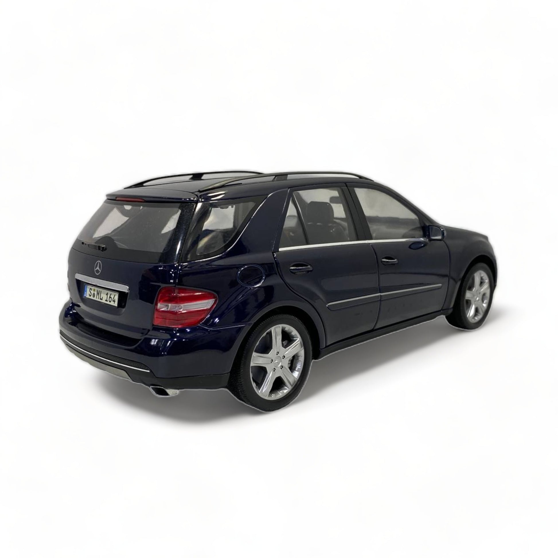 Minichamps Mercedes-Benz M-Class - Blue (1/18 Scale)|Sold in Dturman.com Dubai UAE.