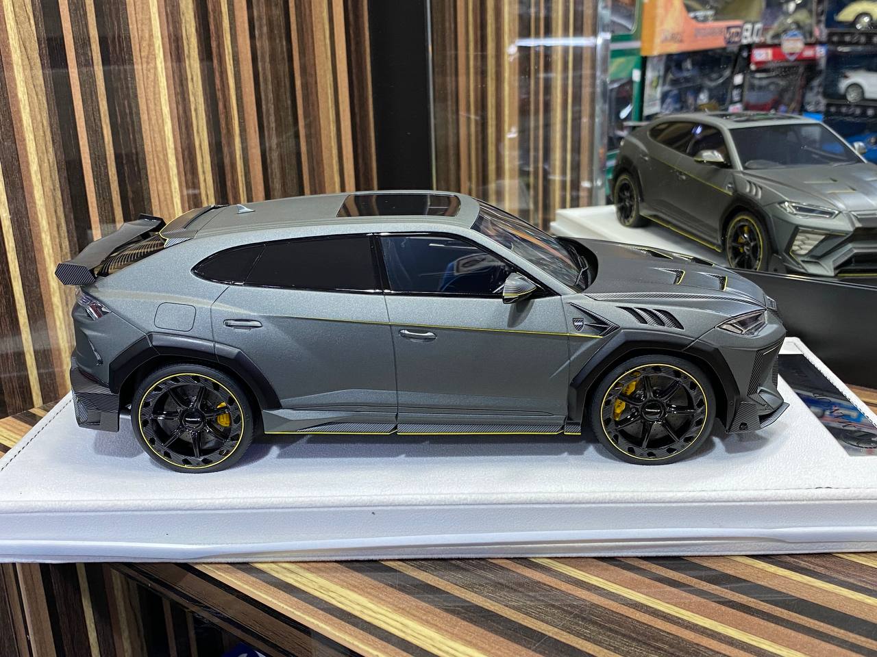 LAMBORGHINI URUS VENATUS MANSORY 1:18 GOLD MATT 05/29 TIMOTHY LAMBORGHINI URUS VENATUS MANSORY 1:18 GOLD MATT 05/29 TIMOTHY