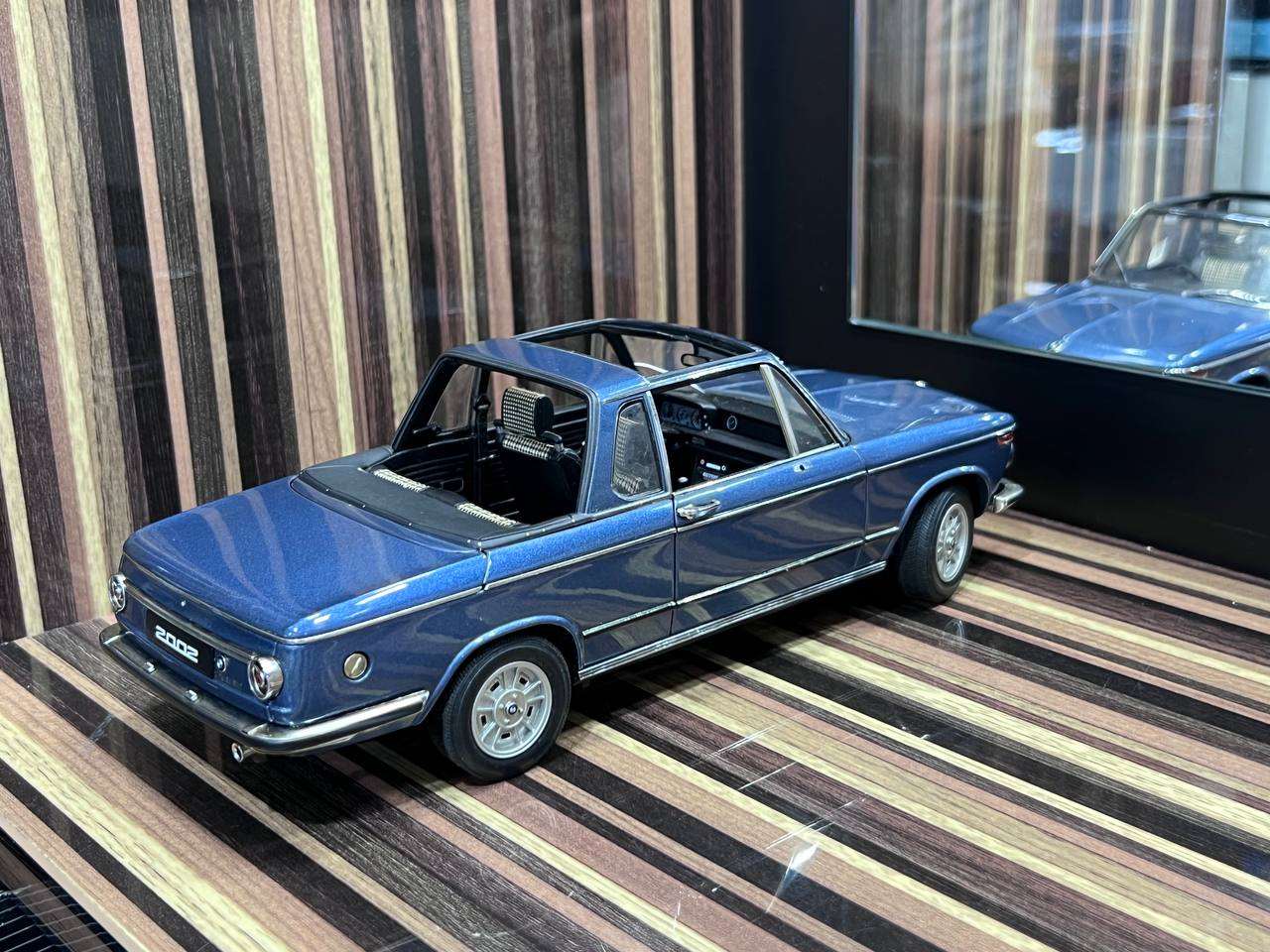 1/18 Diecast BMW 2002 Baur Cabrio Blue AUTOart Scale Model Car