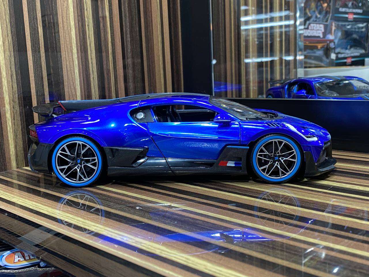 1/18 Diecast Bugatti Divo Blue Miniature Model car by Maisto