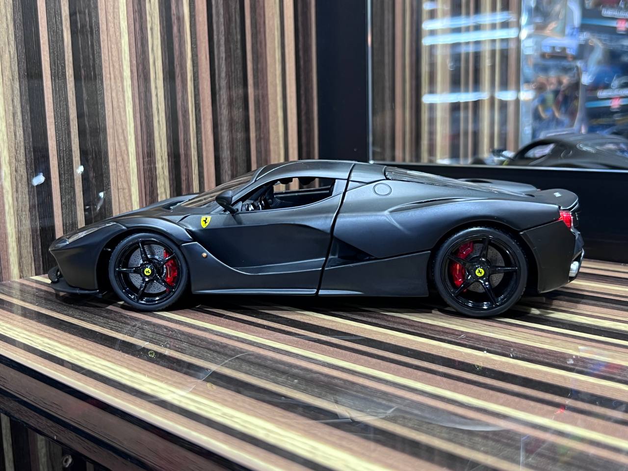 1/18 Diecast Ferrari LaFerrari Black Bburago Signature Series Model Car