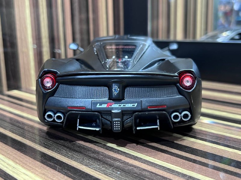1/18 Diecast Ferrari LaFerrari Bburago Signature Series Scale Model Car - Diecast model car by dturman.com - Bburago