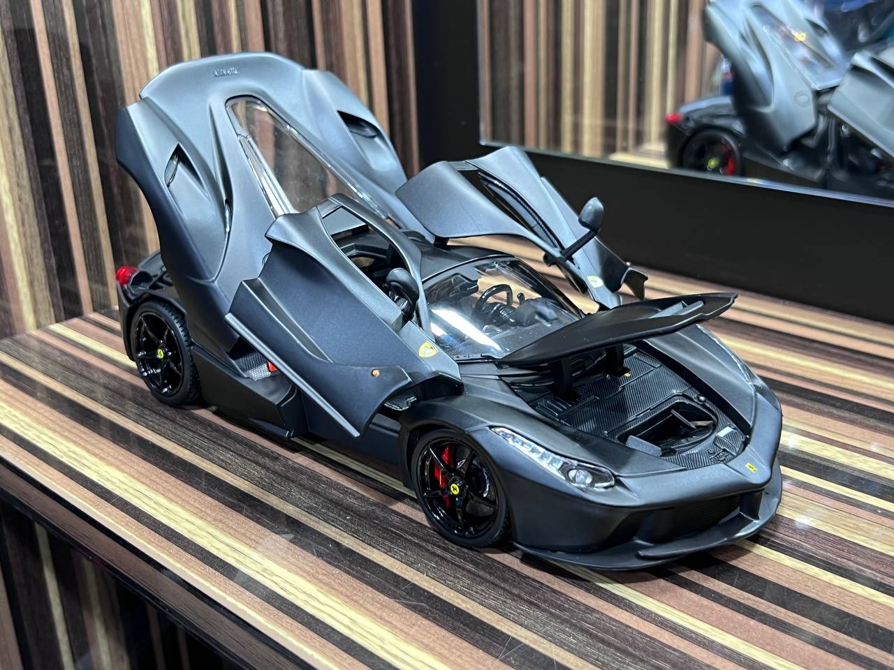 1/18 Diecast Ferrari LaFerrari Black Bburago Signature Series Model Car