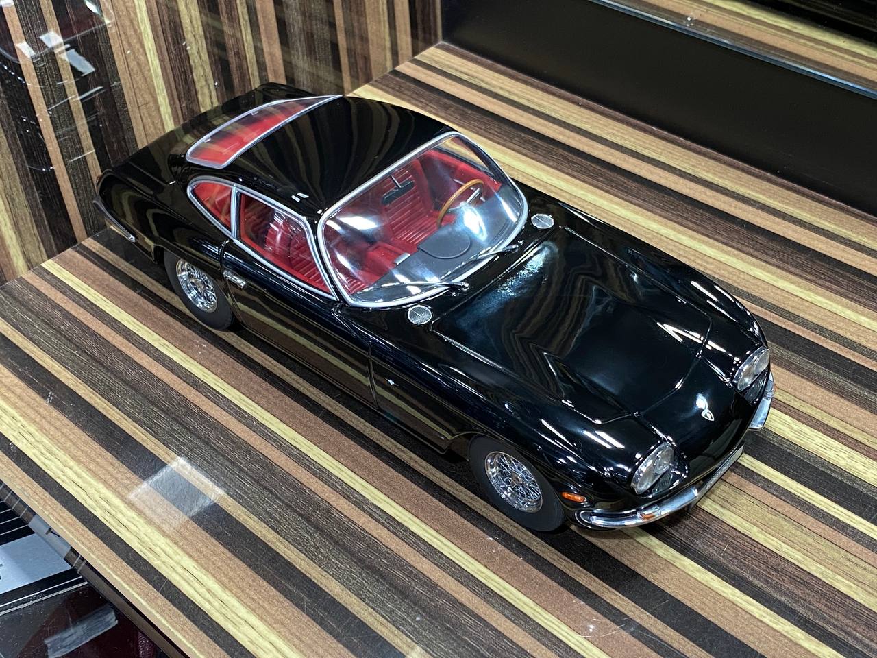 1/18 Resin Lamborghini 400 GT 2+2 Superleggera Black KK-Scale