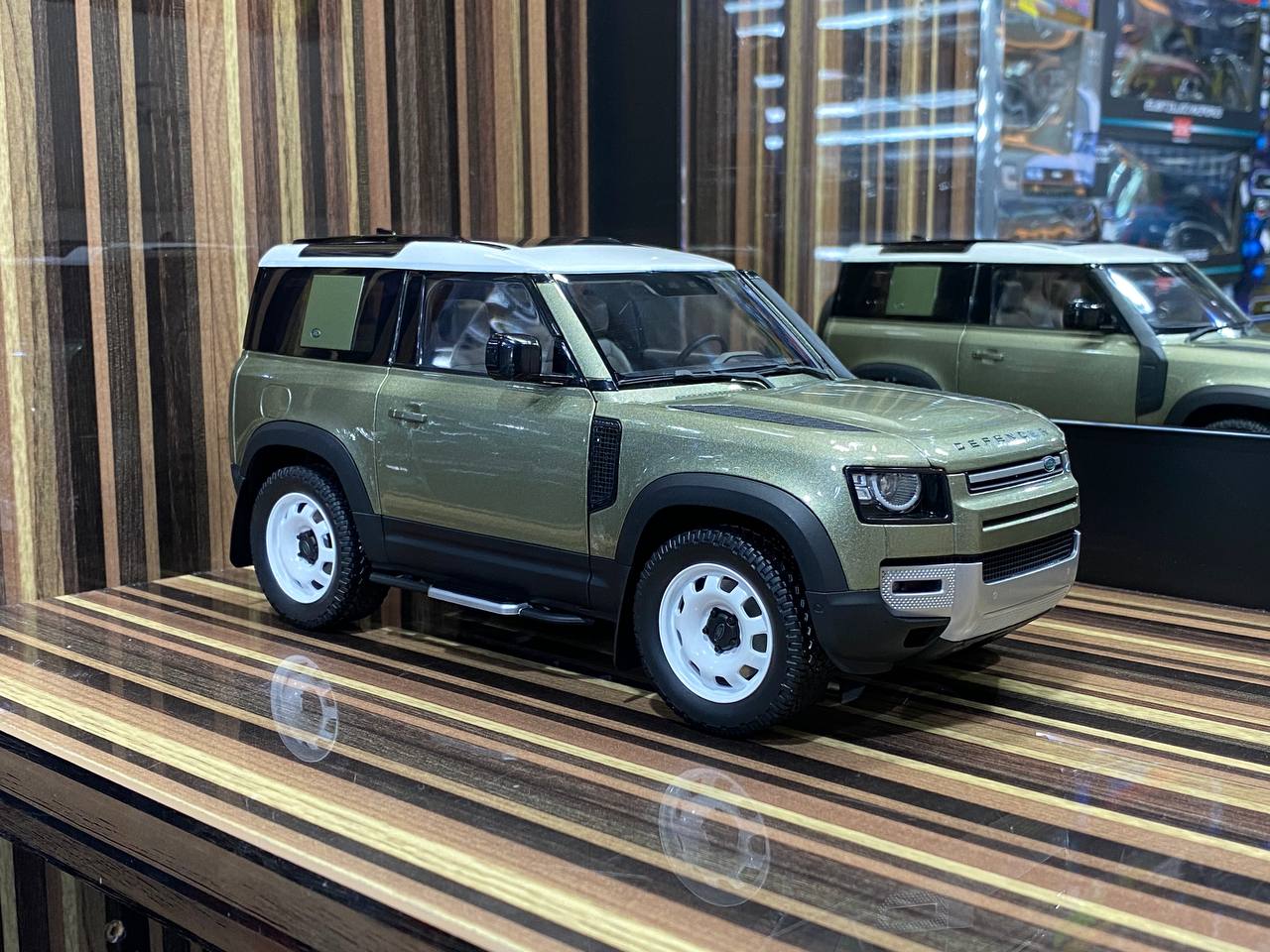 1/18 Diecast Land Rover Defender 90 Almost Real Scale Model Car