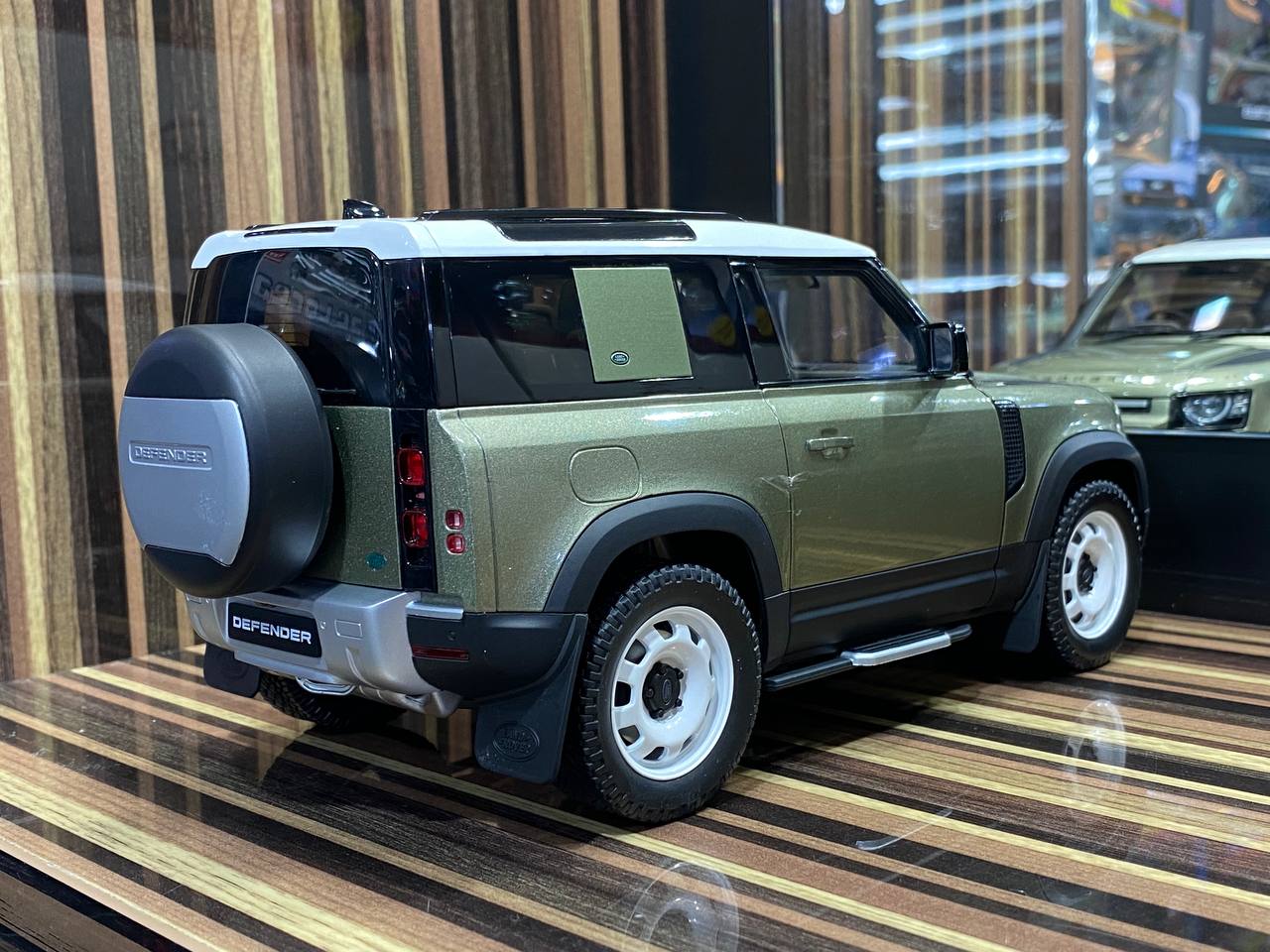 1/18 Diecast Land Rover Defender 90 Almost Real Scale Model Car