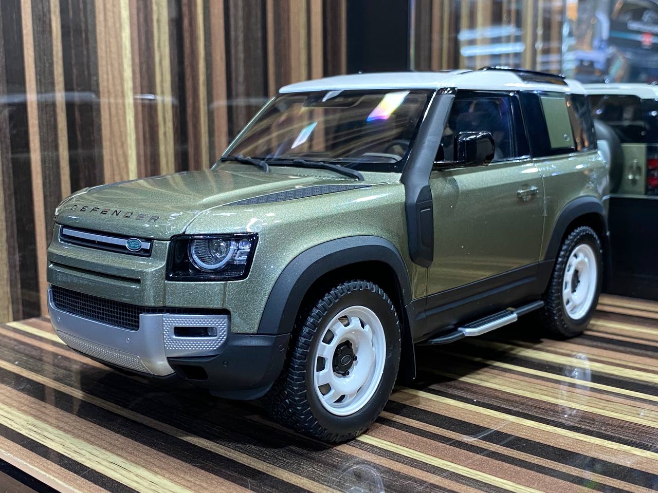 1/18 Diecast Land Rover Defender 90 Almost Real Scale Model Car