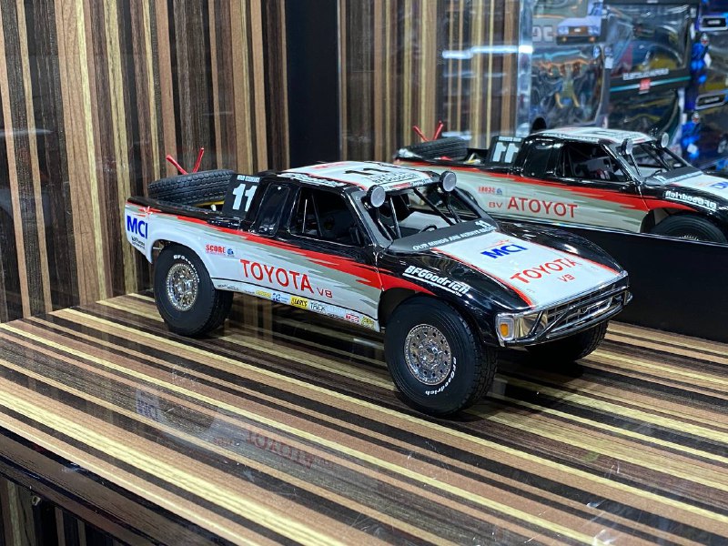 Toyota Trophy Truck #11 AutoArt