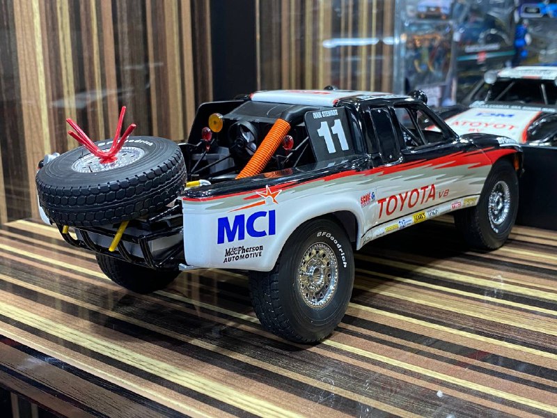 Toyota Trophy Truck #11 AutoArt