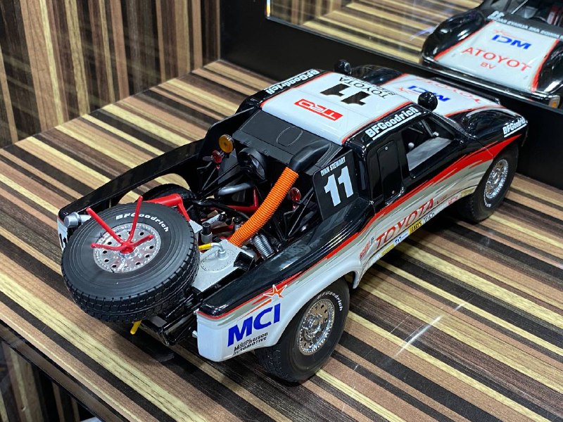 Toyota Trophy Truck #11 AutoArt
