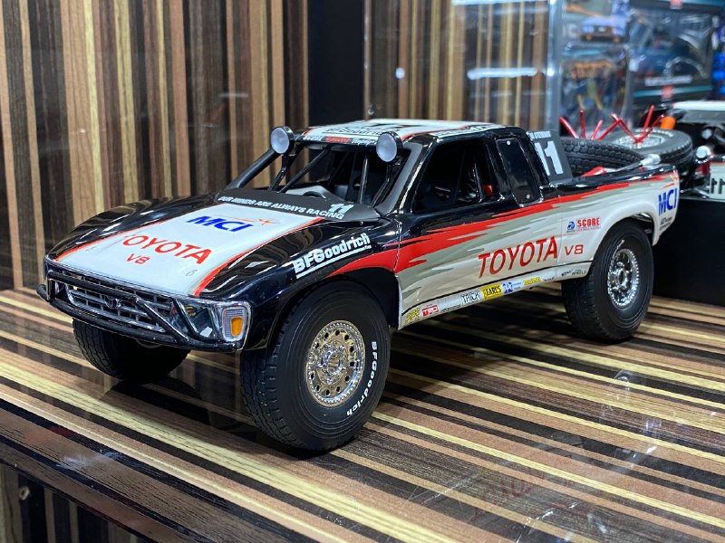 Toyota Trophy Truck #11 AutoArt