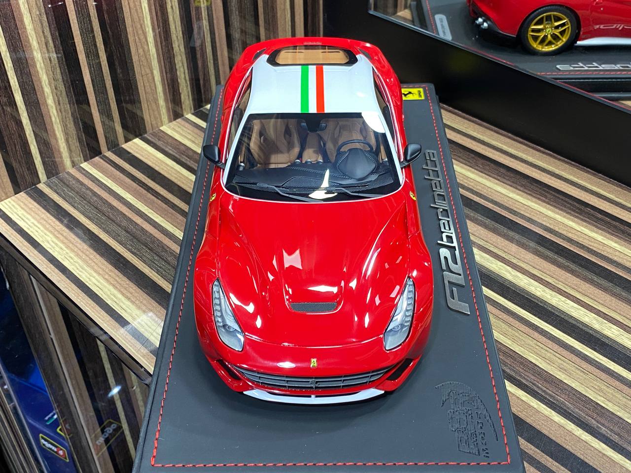 Hot Wheels (Mattel) - Bcj74 - Miniature Veicolo - Modello per la Scala - Ferrari F12 Berlinetta - Scala 1/18 Hot Wheels (Mattel) - Bcj74 - Miniature Veicolo - Modello per la Scala - Ferrari F12 Berlinetta - Scala 1/18