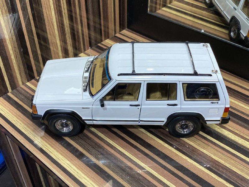 Jeep 1985 Cherokee White