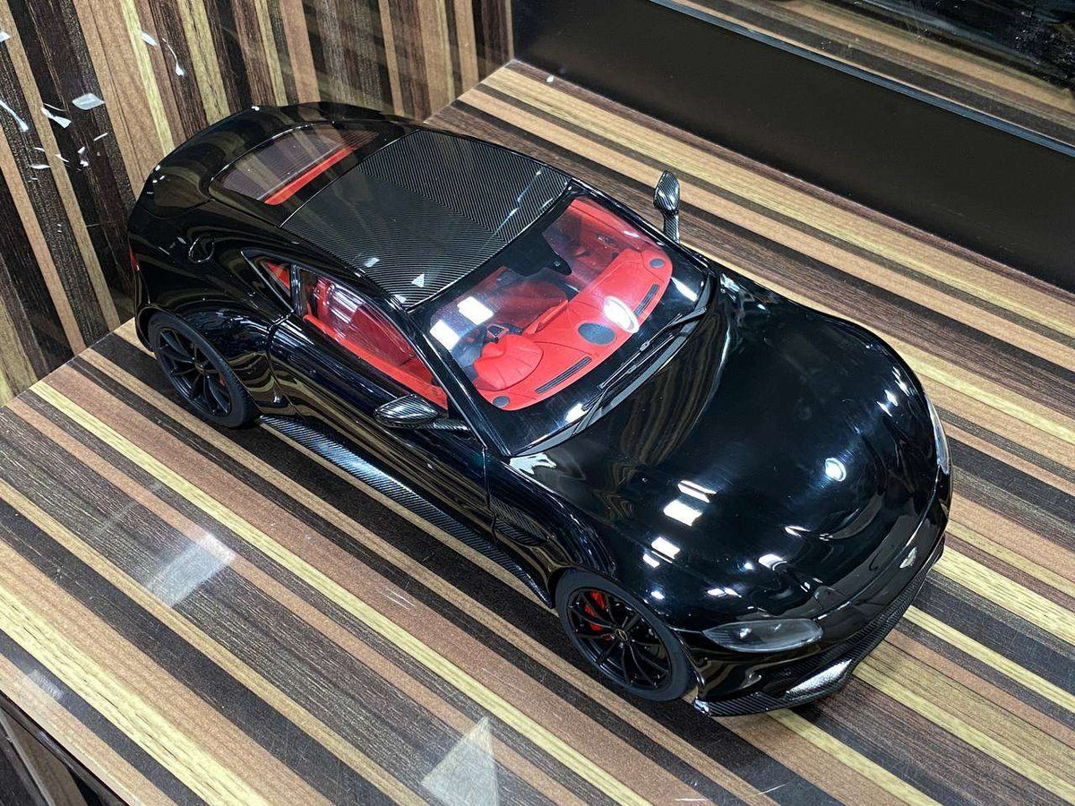 Autoart 70279 1/18 ASTON MARTIN VANTAGE 2019 Calce Essence/Carbonio Autoart 70279 1/18 ASTON MARTIN VANTAGE 2019 Calce Essence/Carbonio