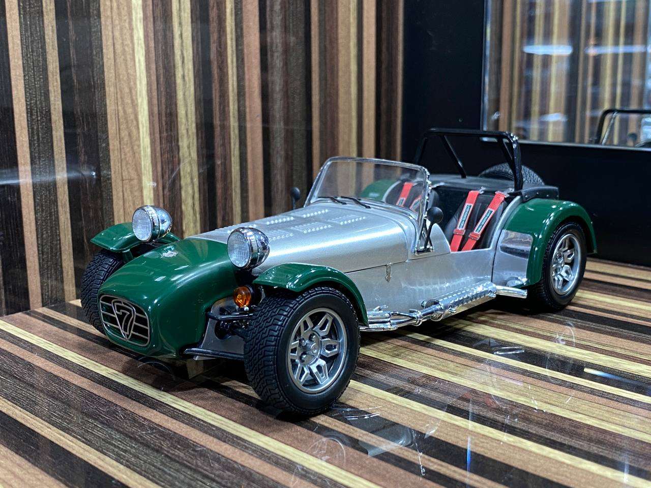 1/18 DiecastCaterham Super Seven Cycle Fender Kyosho Scale Model Car|Sold in Dturman.com Dubai UAE.