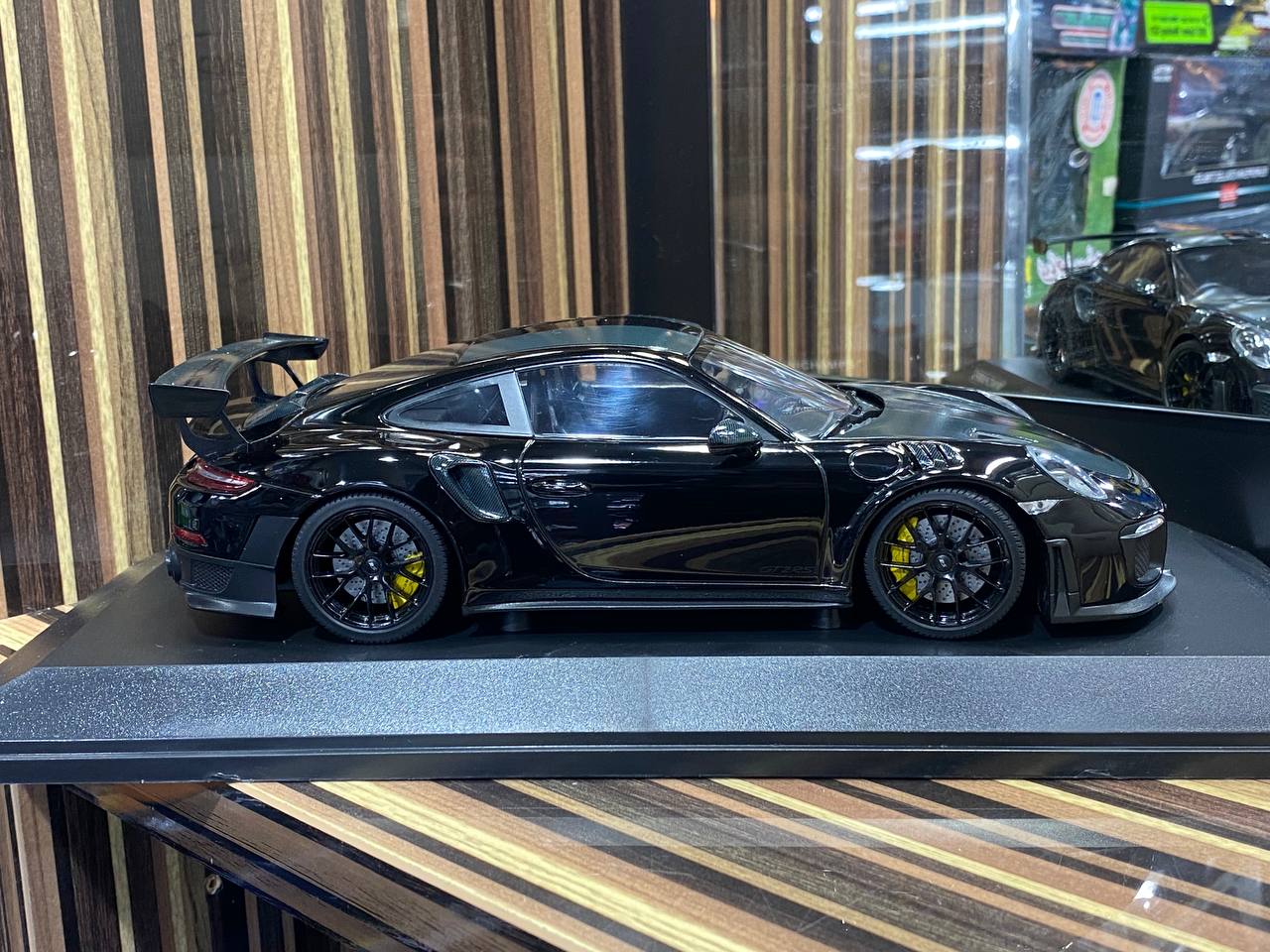 Porsche 911 GT2 RS 991.2 Minichamps