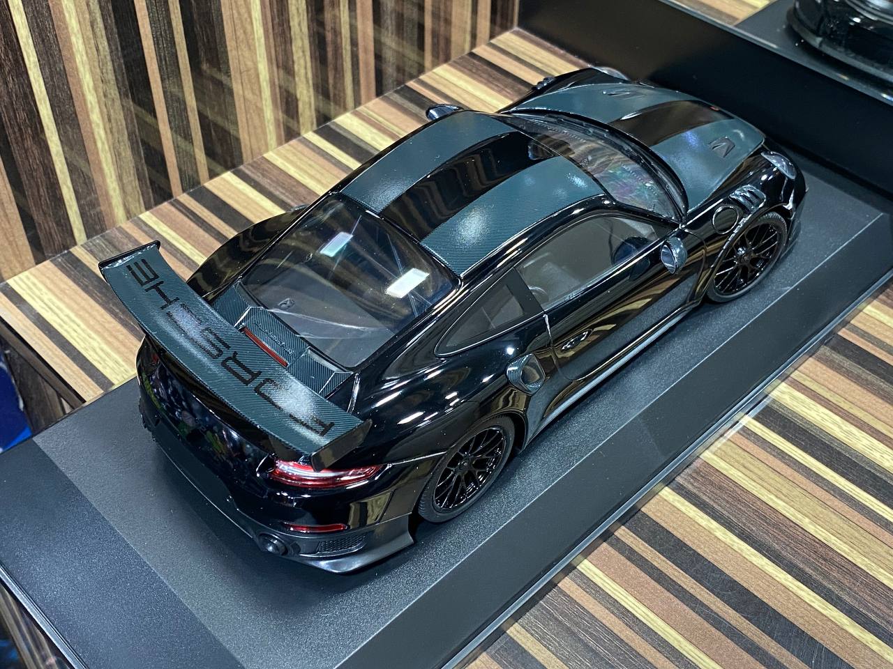 Porsche 911 GT2 RS 991.2 Minichamps