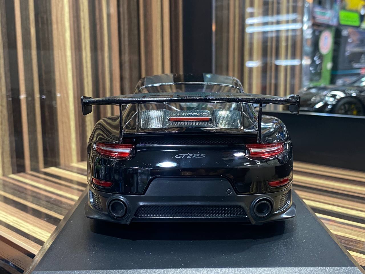 Porsche 911 GT2 RS 991.2 Minichamps