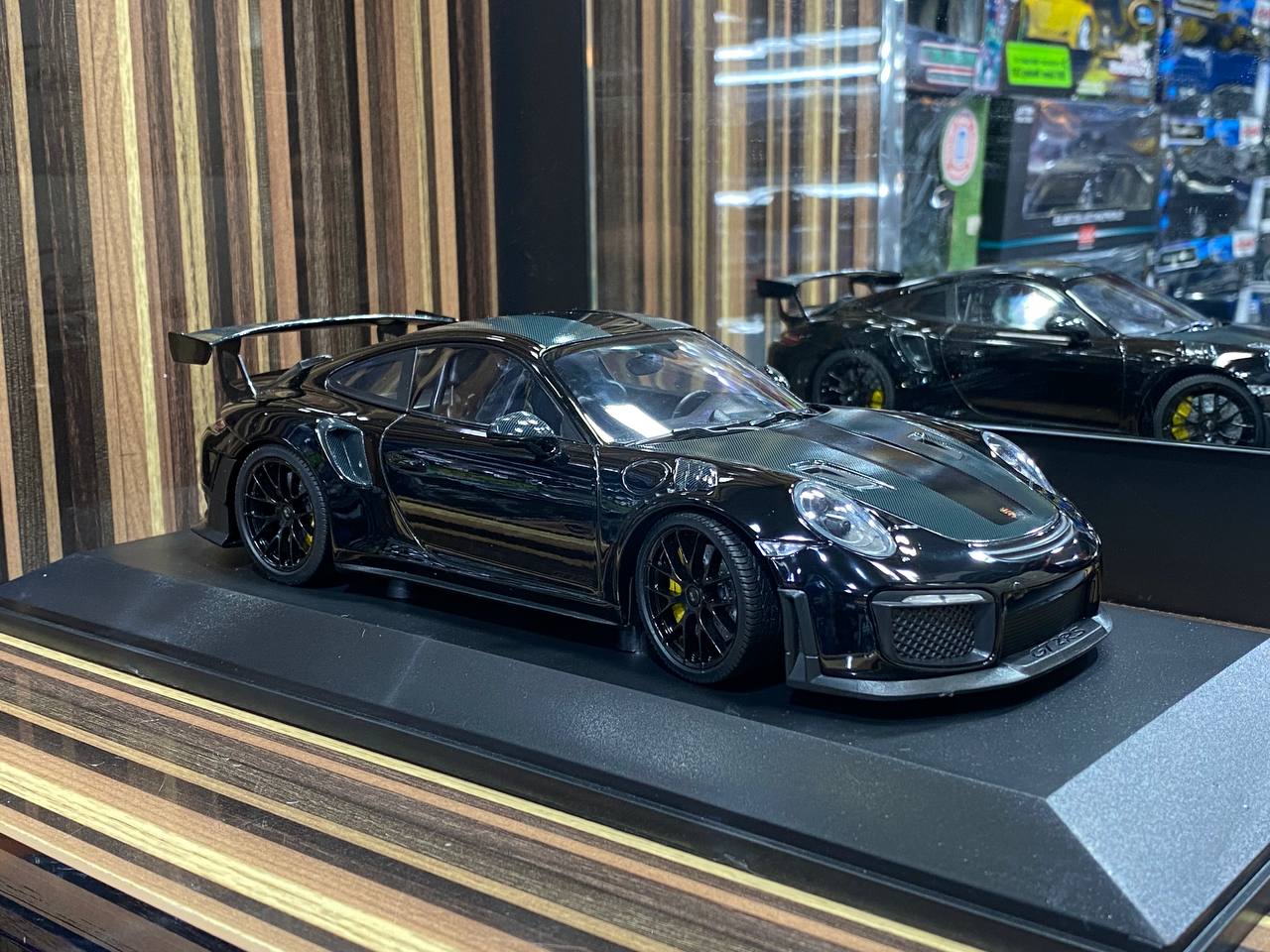 Porsche 911 GT2 RS 991.2 Minichamps