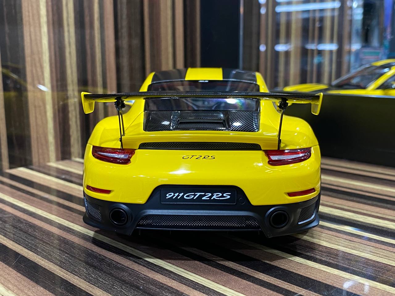 Porsche 911 GT2 RS AUTOart