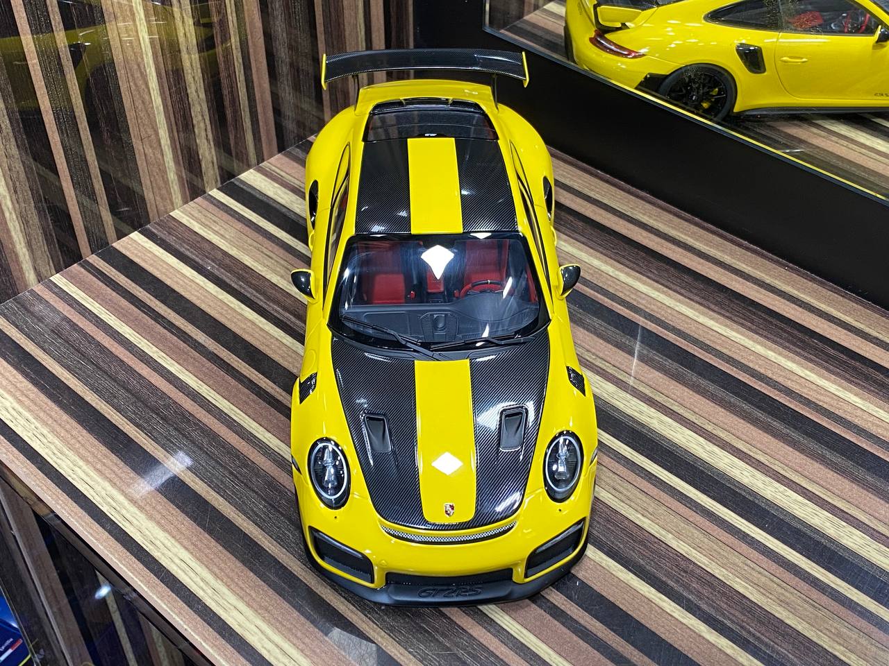 Porsche 911 GT2 RS AUTOart