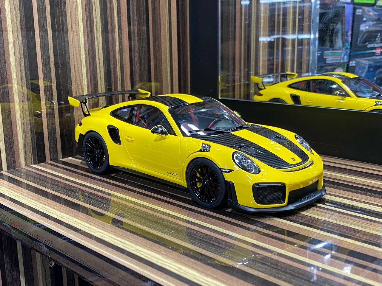 Porsche 911 GT2 RS AUTOart