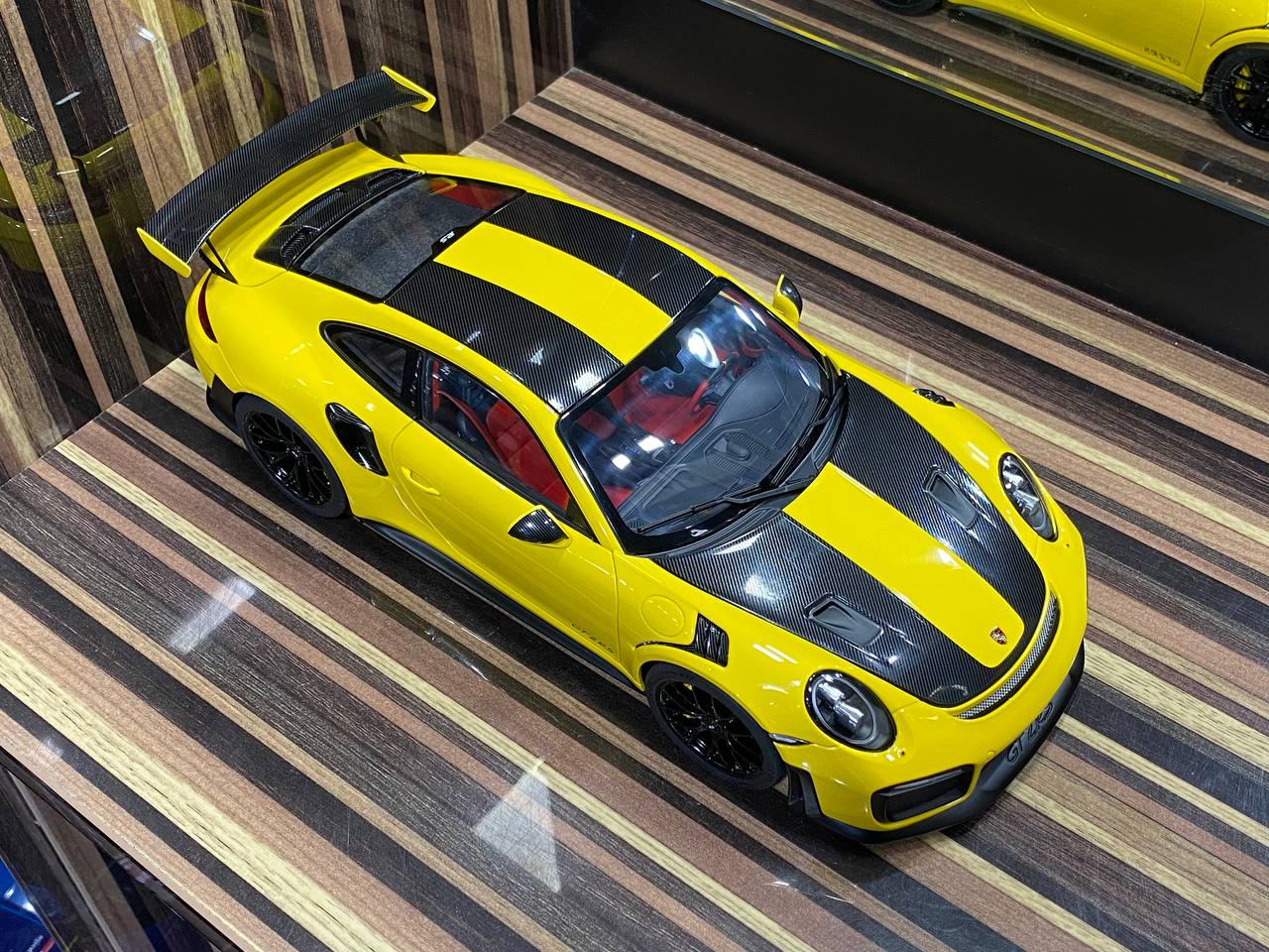 Porsche 911 GT2 RS AUTOart