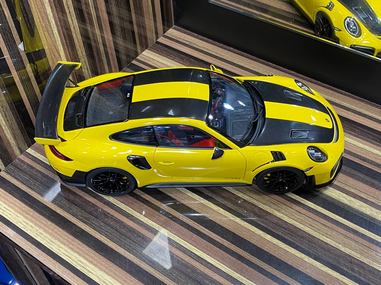 Porsche 911 GT2 RS AUTOart