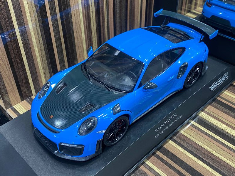 Porsche 911 GT2 RS 2018 Minichamps
