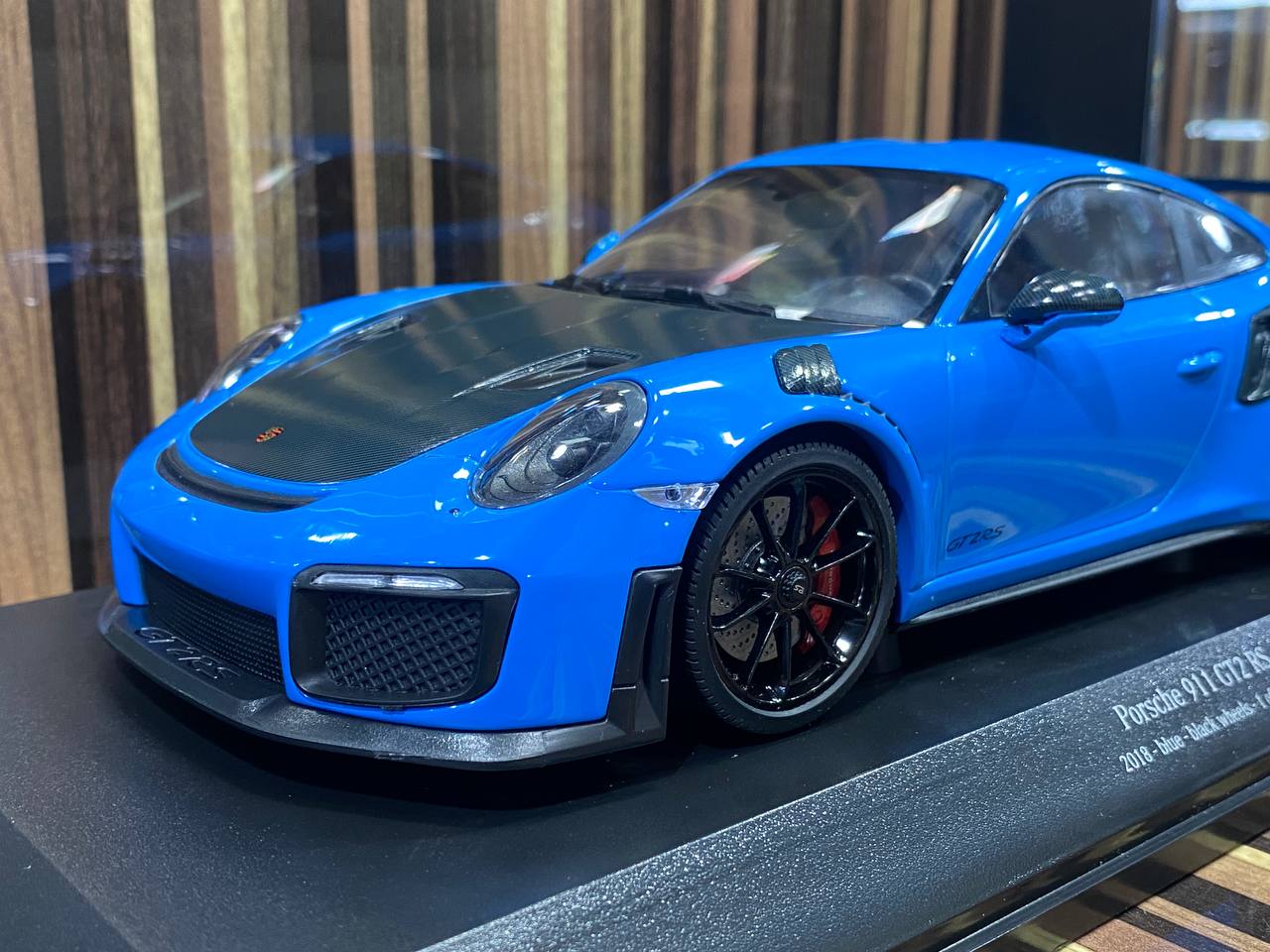 Porsche 911 GT2 RS 2018 Minichamps