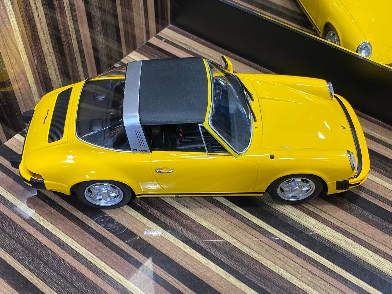 Porsche 911 SC Targa 1978 Yellow