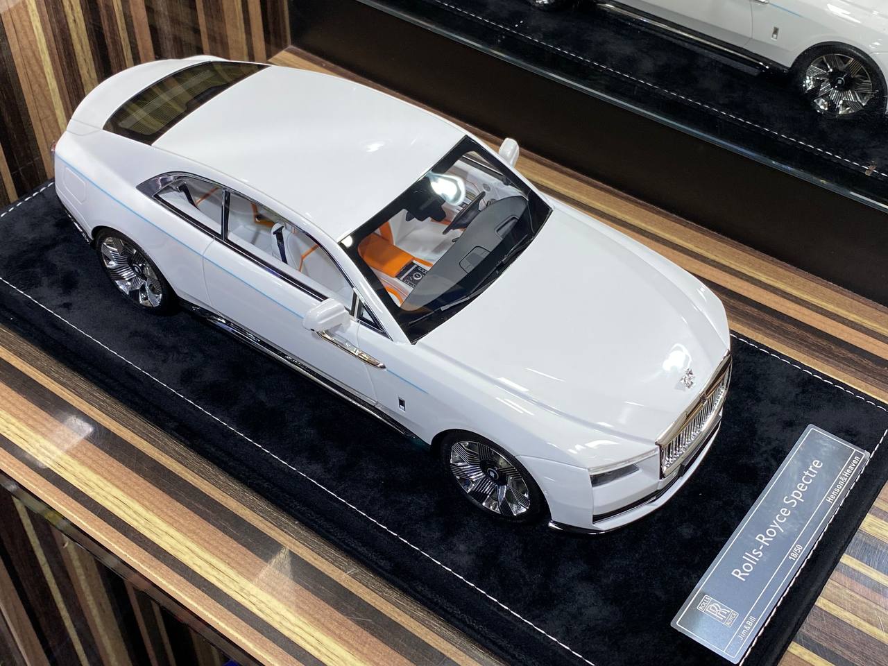 1/18 Rolls-Royce Spectre Pearl White Rolls-Royce Motor Cars