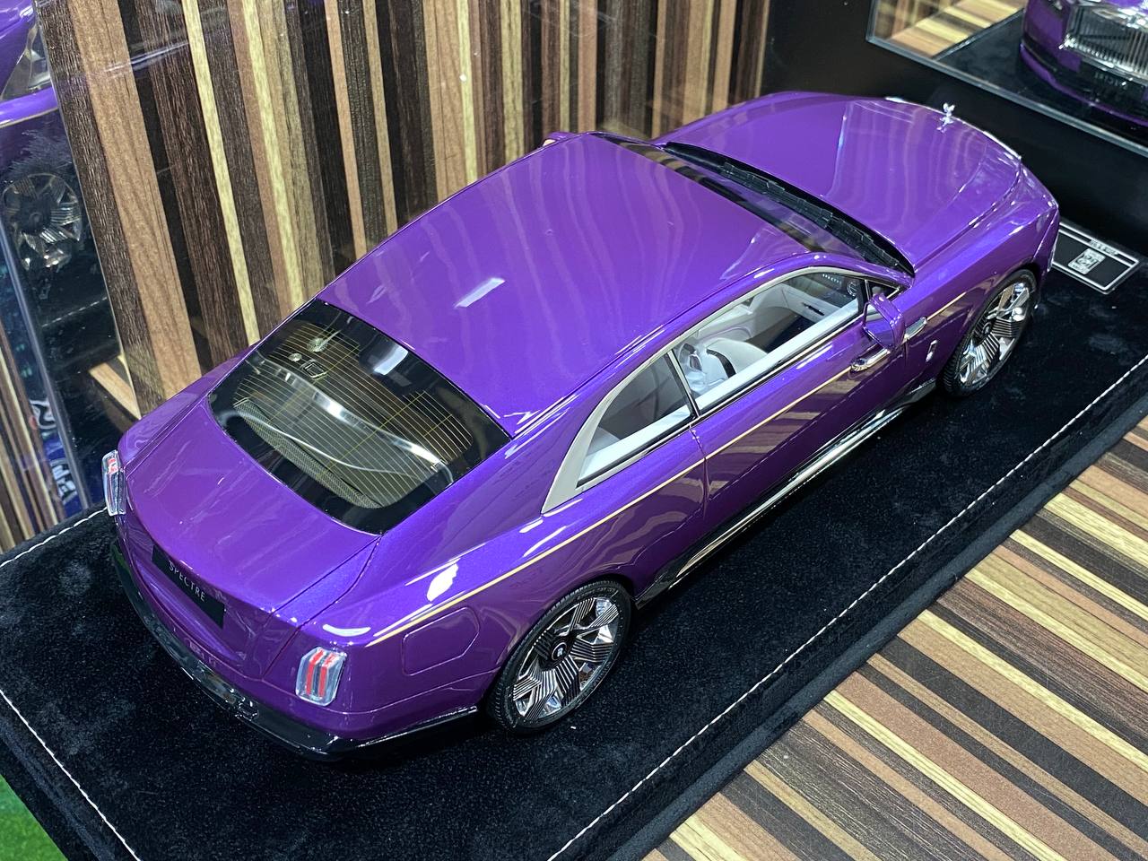1/18 Rolls-Royce Spectre  Purple Rolls-Royce Motor Cars