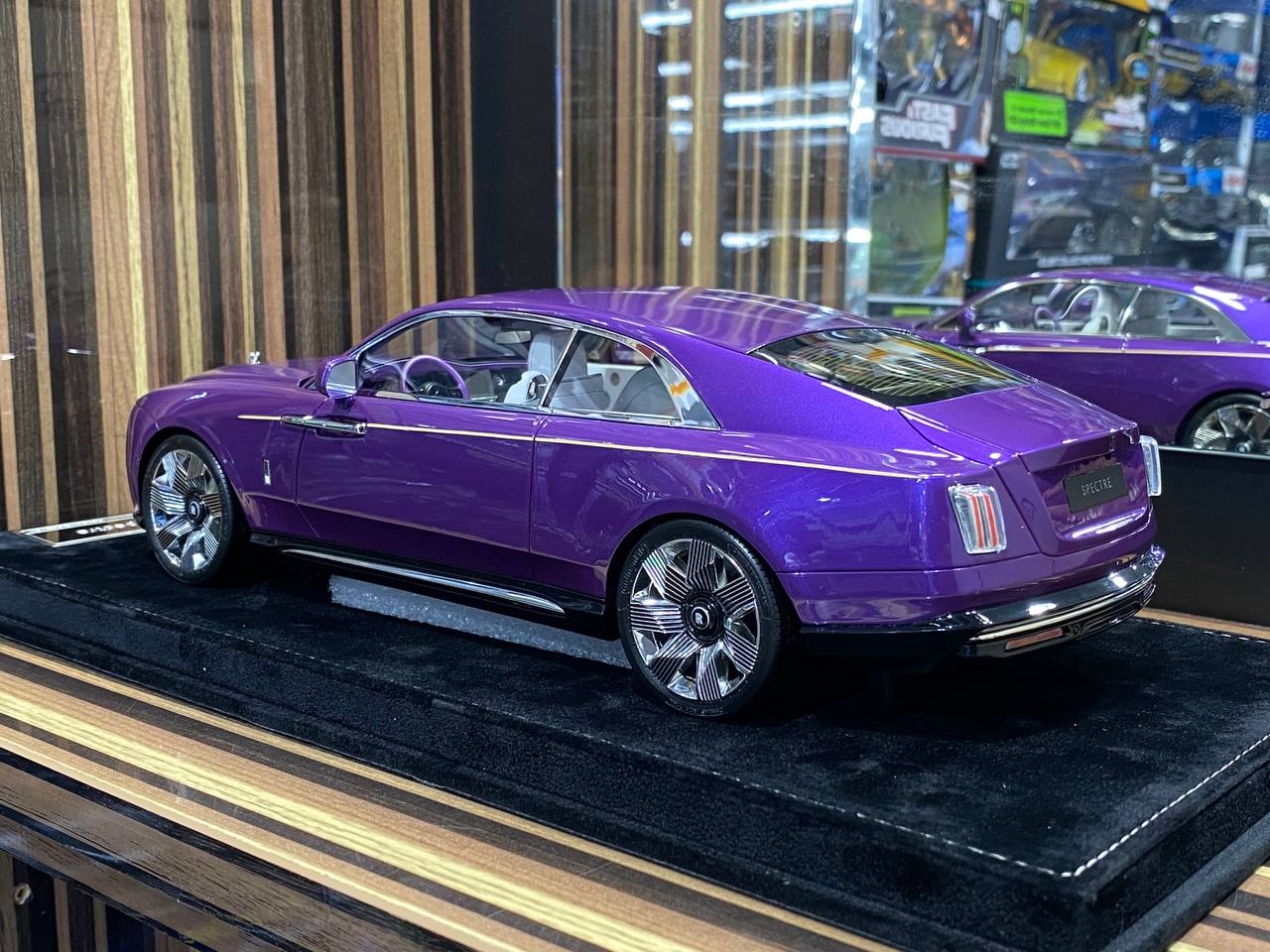 1/18 Rolls-Royce Spectre  Purple Rolls-Royce Motor Cars