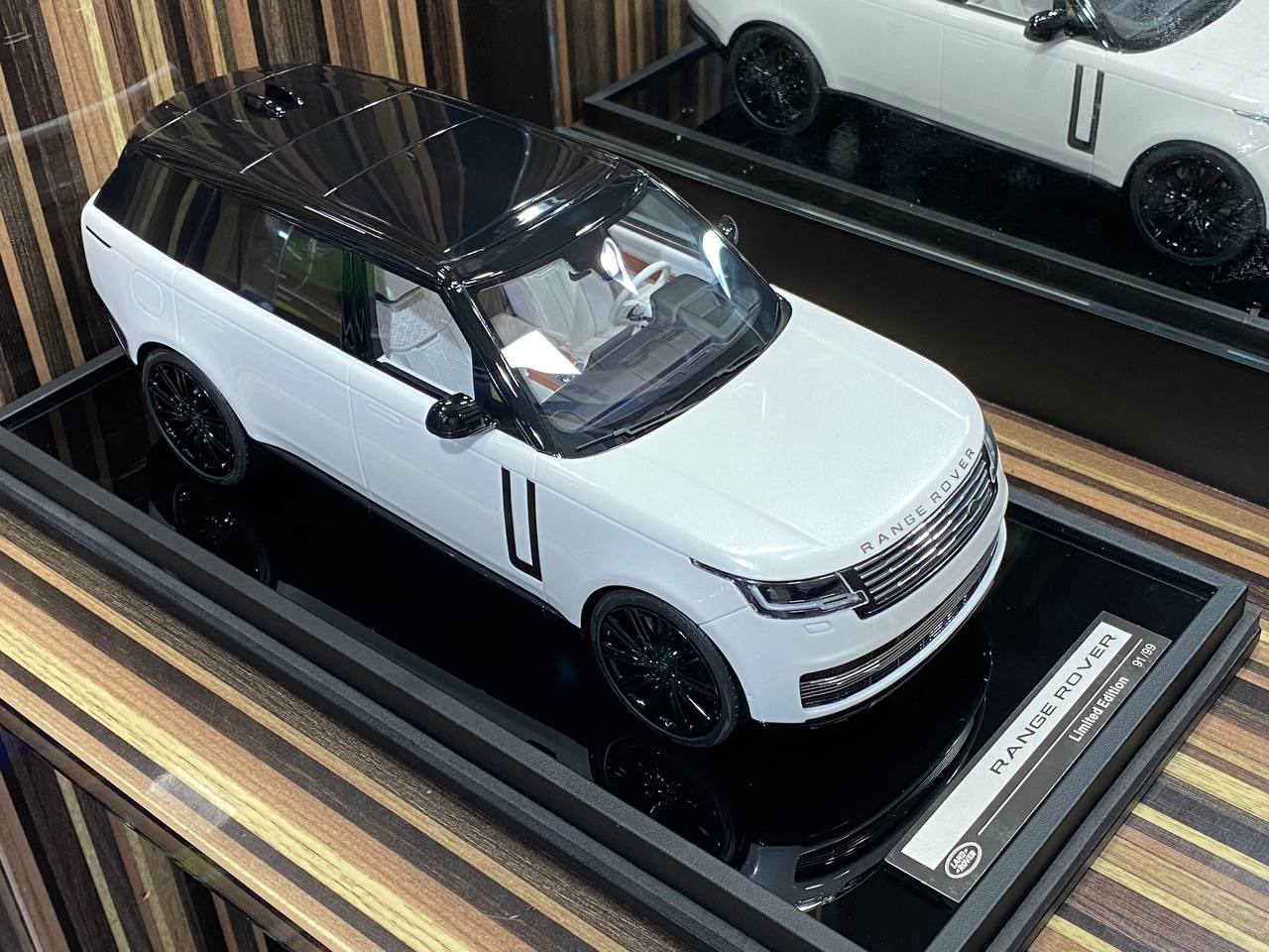 1/18 Land Rover Range Rover Autobiography white 2022 White By Motor Helix|Sold in Dturman.com Dubai UAE.
