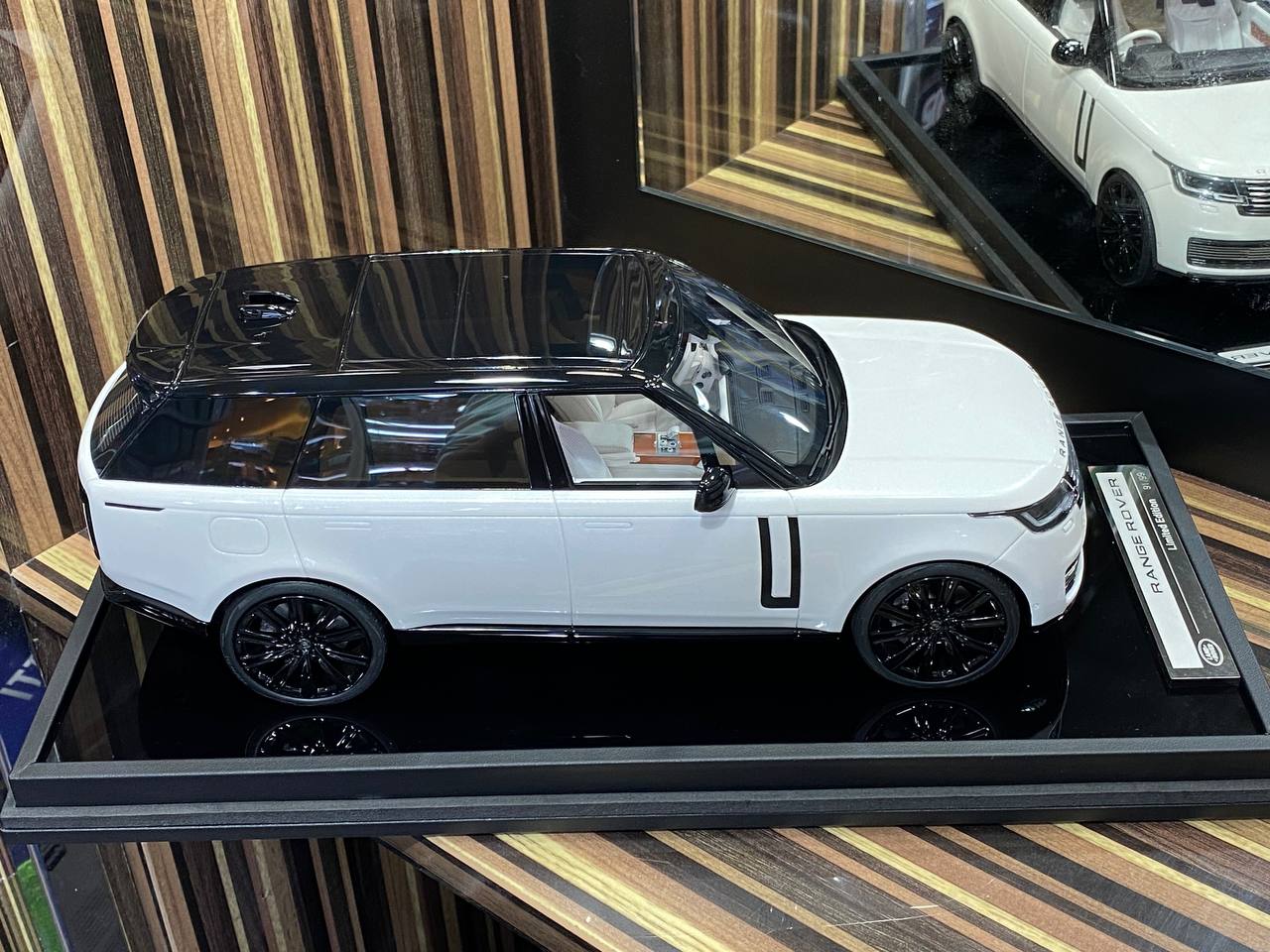 1/18 Land Rover Range Rover Autobiography white 2022 White By Motor Helix|Sold in Dturman.com Dubai UAE.